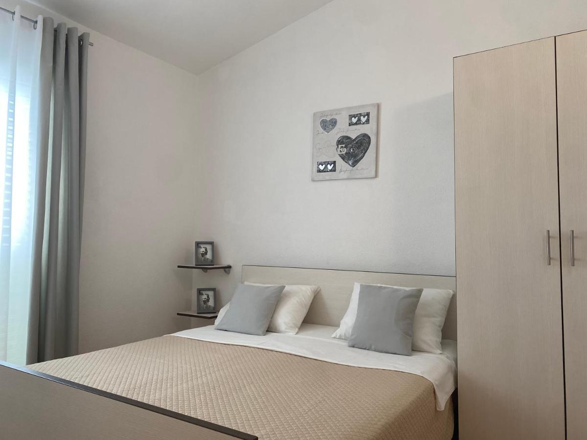 Apartments Lolo Privlaka  Eksteriør billede